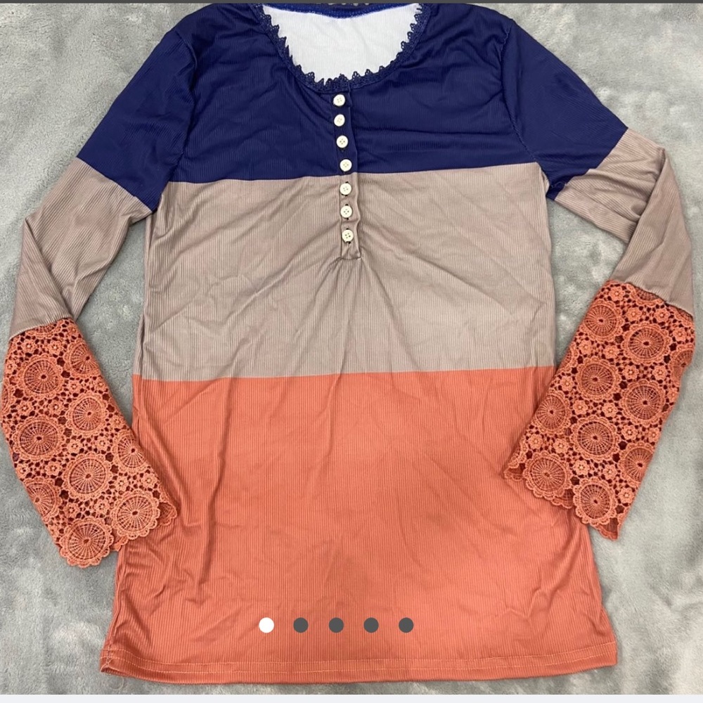 NWOT 3 color long sleeve shirt. Small